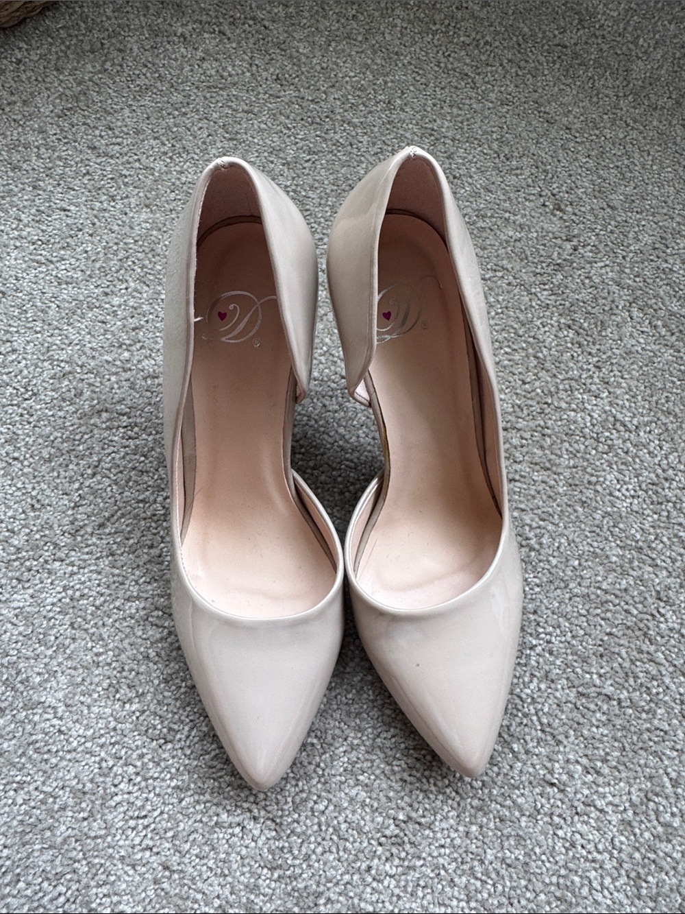 Classic Pointed-Toe Women’s Pumps in Nude